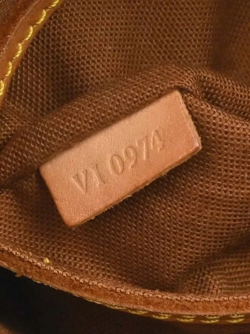 Louis Vuitton outside 	ab